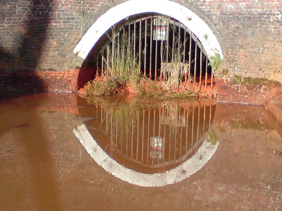 Scenes from the Trent & mersey Canal - Stoke on Trent