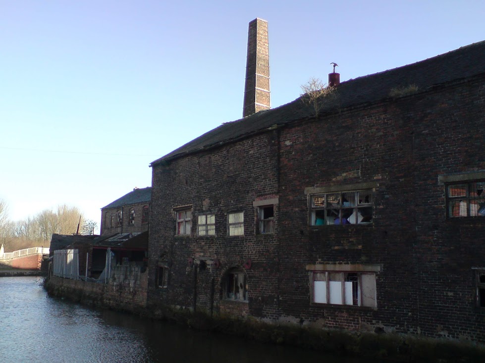 Scenes from the Trent & mersey Canal - Stoke on Trent