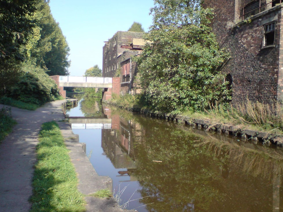 Scenes from the Trent & mersey Canal - Stoke on Trent